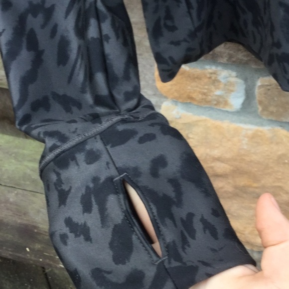 Leopard printed long sleeve athletic shirt by Carrie Underwood brand concert🌷 - Picture 4 of 7